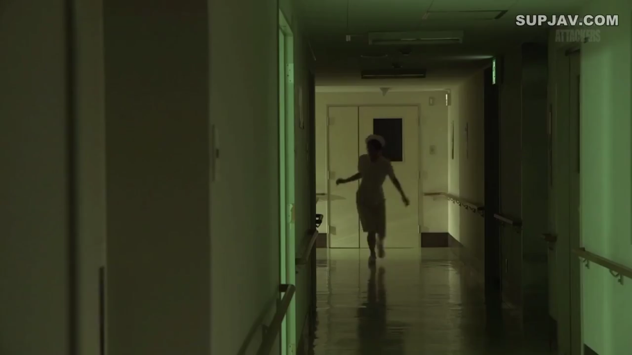 护士服 · 惊慌 · 医院走廊