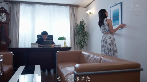 办公室 · 站立 · 全景 · 碎花长裙