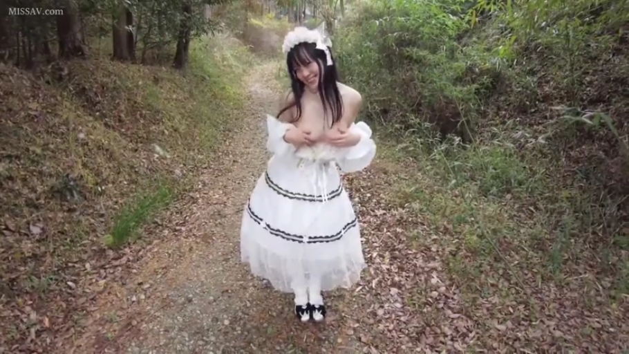 树林 · 娇羞 · 白色女仆装 · 女仆头饰 · 乳房特写