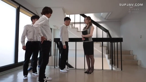 严肃 · 站立 · 全景 · 楼梯间 · 职业装 · 文件夹 · OL · 对峙