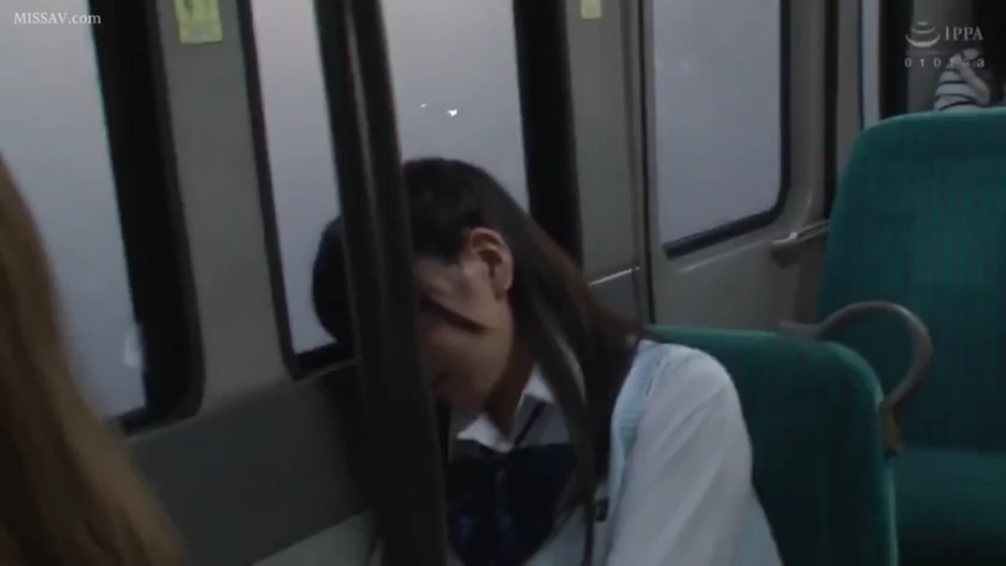 坐姿 · 闭眼 · 半身 · 制服 · 电车痴汉 · 电车 · 睡眠