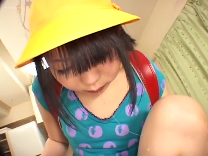 室内 · 虚脱 · 嘴角特写 · 黄色渔夫帽 · 口交 · 精液拉丝 · 青色波点上衣