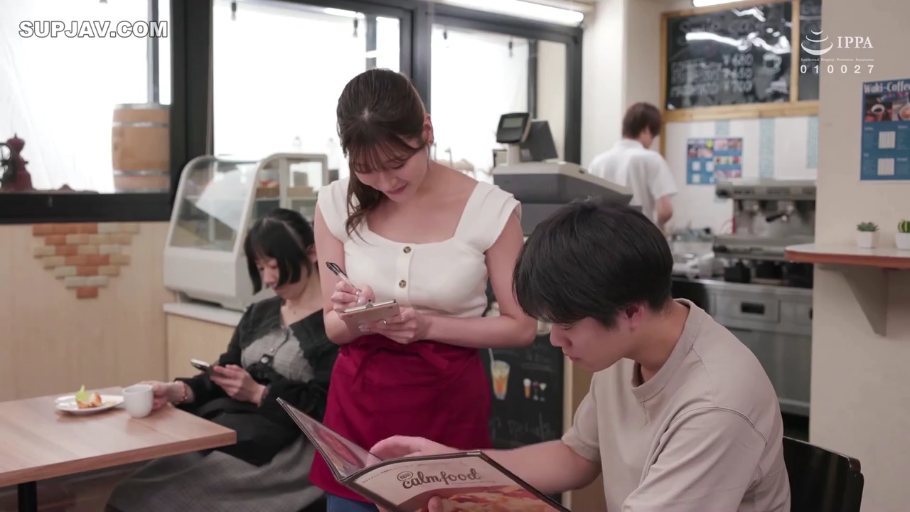 站立 · 红色围裙 · 咖啡厅