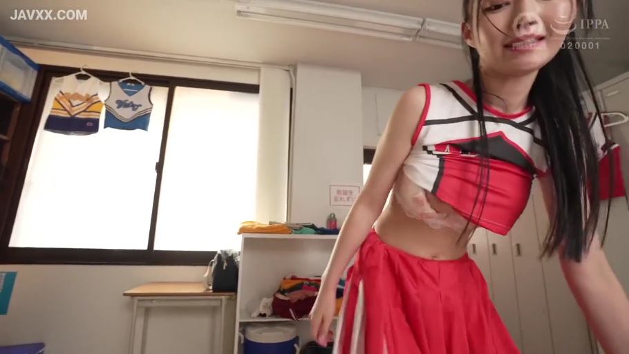 更衣室 · 上身特写 · 啦啦队制服 · 娇羞 · 啦啦队服