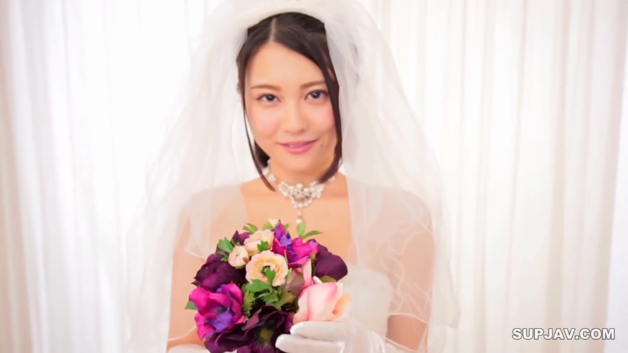 室内 · 微笑 · 面部特写 · 白色婚纱 · 白色手套