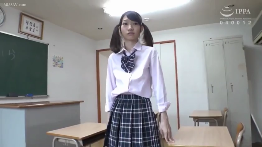 教室 · 中景 · 站姿 · JK制服