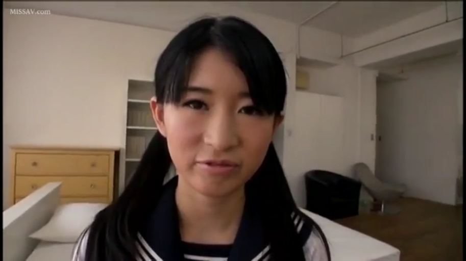 卧室 · 注视 · 双马尾发型特写 · 学生制服