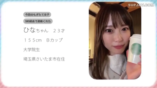 室内 · 脸部 · 展示 · 微笑 · 高领毛衣 · 亚洲人 · 正面 · 咖啡杯