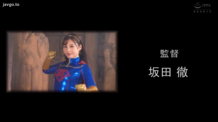 中景 · 摆拍 · 自信微笑 · 超级英雄紧身衣 · 握拳姿势 · 石造建筑 · 金色手套 · 日系角色扮演