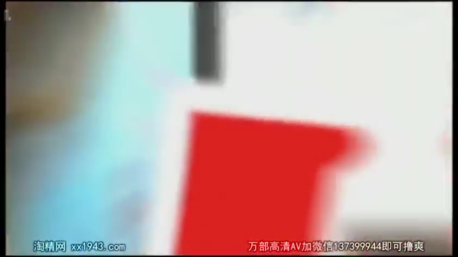 极度模糊特写 · 带有广告文字的水印