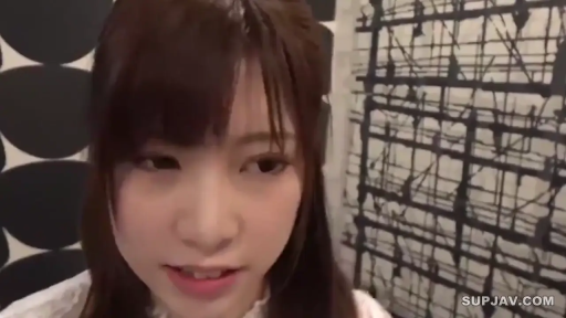 室内 · 眼睛特写 · 渴望 · 白色蕾丝上衣