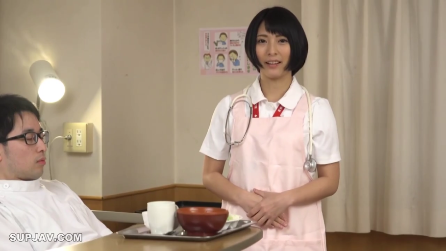 病房 · 护士服 · 站姿 · 微笑 · 半身 · 短发 · 听诊器 · 照顾