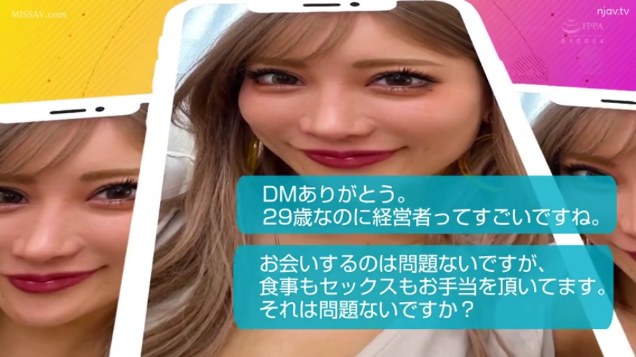 室内 · 面部特写 · 浅色上衣 · 正对镜头