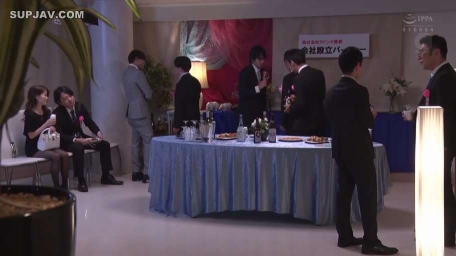 社交表情 · 西装 · 派对现场 · 晚礼服