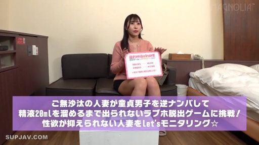 讲解 · 酒店房间 · 人物中景 · 粉色针织上衣 · 日语字幕说明 · 规则展示板