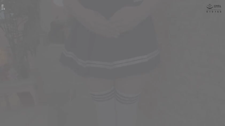 室内 · 深色水手服短裙 · 腿部特写