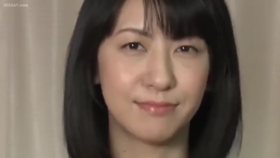 室内 · 温柔 · 面部特写 · 画质一般