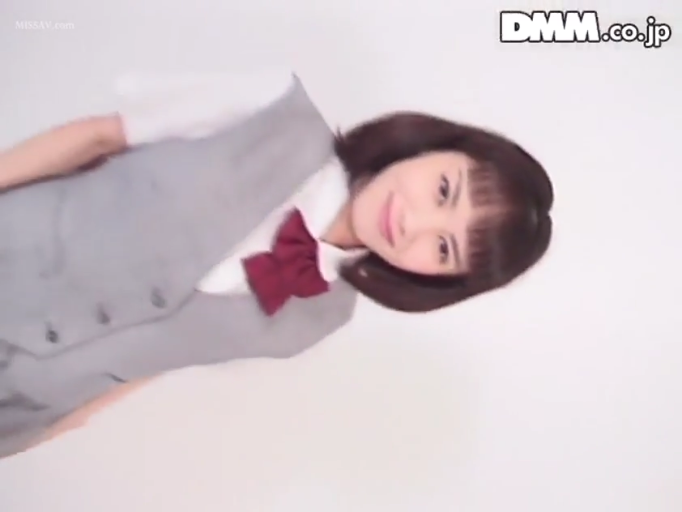 脸部特写 · 微笑 · 灰色制服背心 · 摄影棚