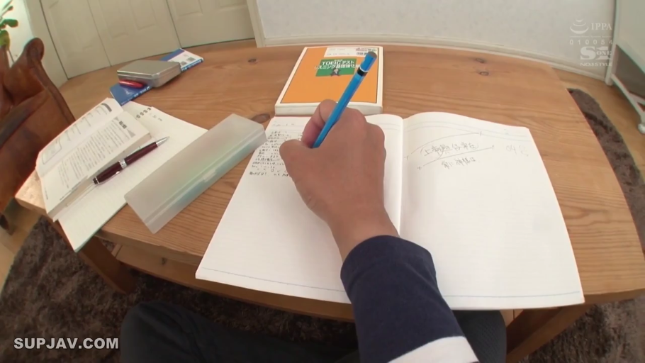 POV视角 · 书写动作特写 · 参考书 · 书桌前 · 长袖深色上衣