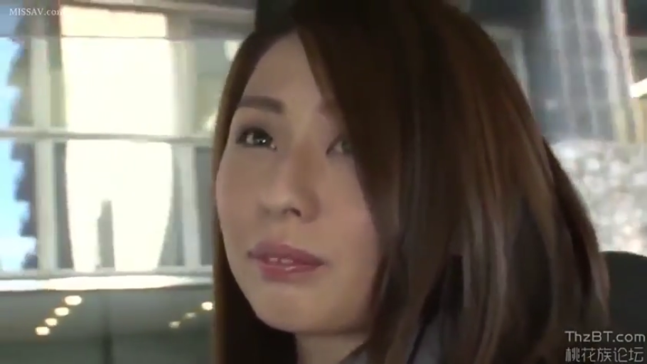 室内 · 平静 · 面部特写 · 注视 · 西装 · 正面 · 亚洲女性