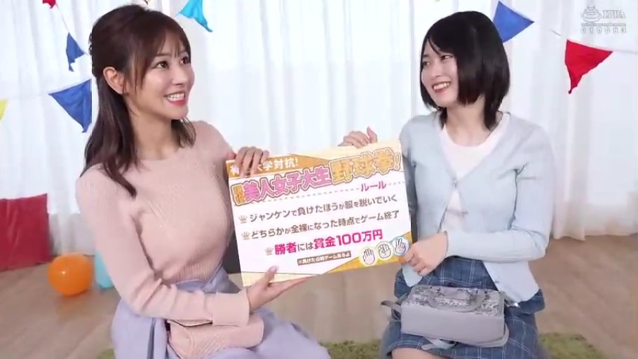 开衫 · 开心 · 人物上半身特写 · 规则板 · 室内活动室
