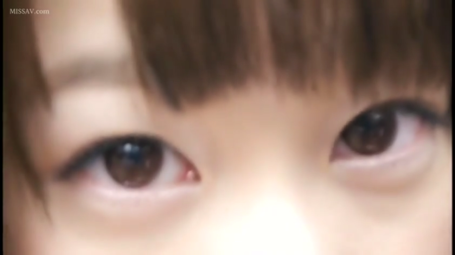 室内 · 迷離 · 双眼特写