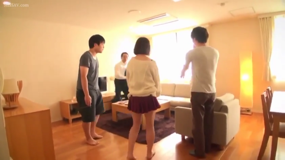 自然 · 客厅 · 白色针织衫