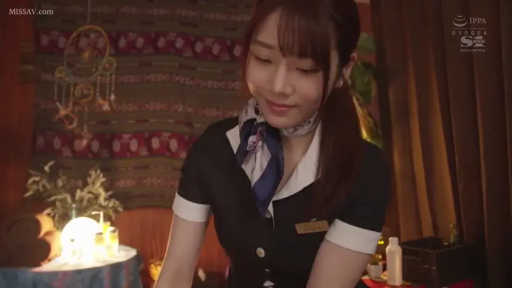 俯身 · 中景 · 微笑 · 职业装 · 按摩 · 按摩店