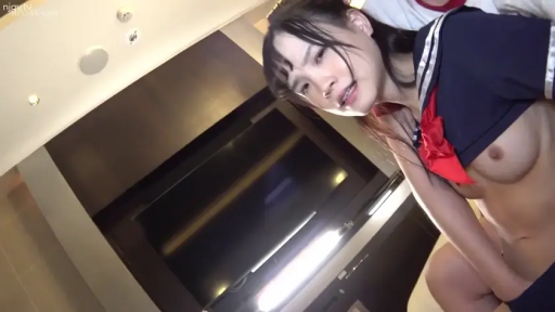 室内 · 迷离 · 性行为 · 中景 · 跪姿 · 水手服 · 亚洲女性 · 电视