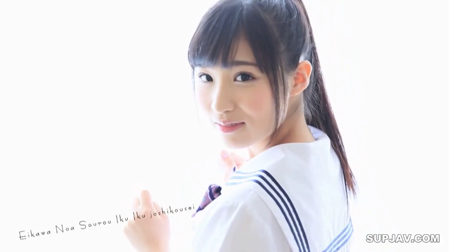 室内 · 上半身特写 · 清纯 · 高光背景 · 白色水手服校服