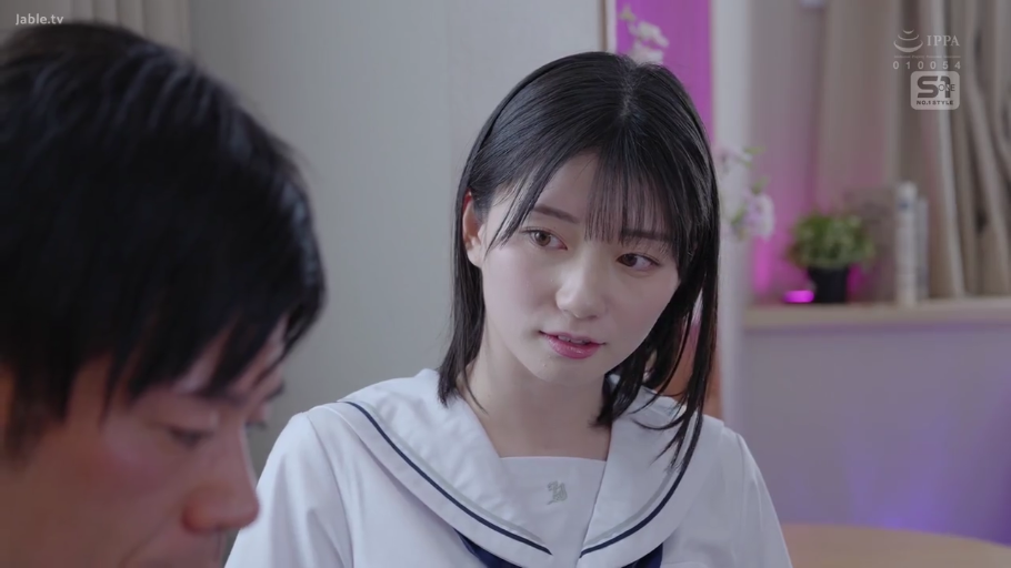 若有所思 · 室内房间 · 白色水手服校服 · 女优脸部特写