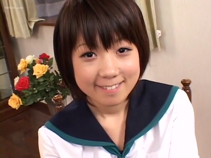 房间 · 上半身镜头 · 日本校服 · 羞涩表情 · 背景花束