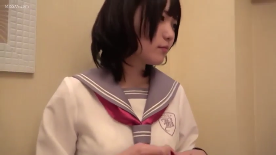 室内 · 白色水手服 · 平静 · 领口特写