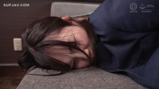 办公室 · 脸部特写 · 无力 · 深色西装外套