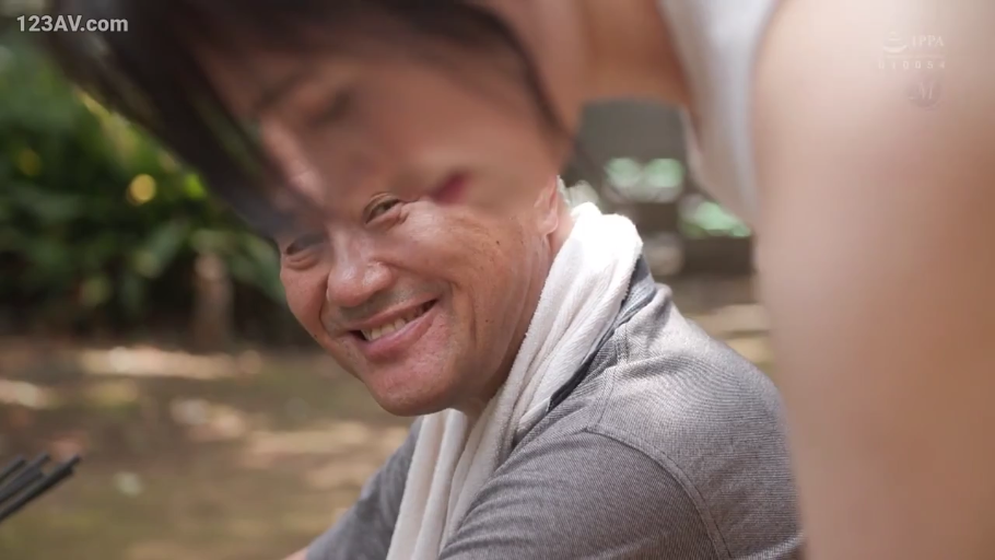 灰色短袖T恤 · 户外 · 毛巾 · 贪婪 · 男人面部特写