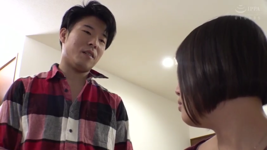 格子衬衫 · 室内 · 站立 · 平静 · 半身 · 对视 · IPPA