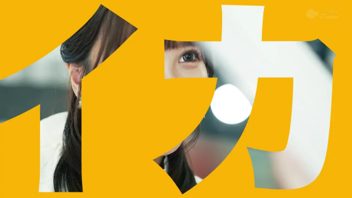 室内 · 脸部特写 · 白色上衣