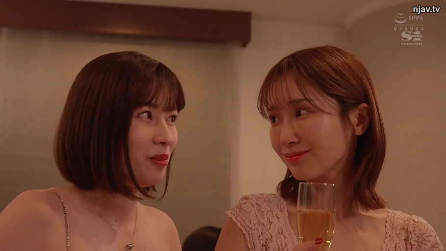 室内 · 面部 · 礼服