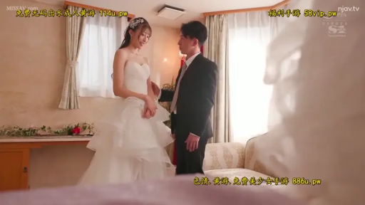 站立 · 中景 · 剧情 · 对视 · 房间 · 害羞 · 婚纱