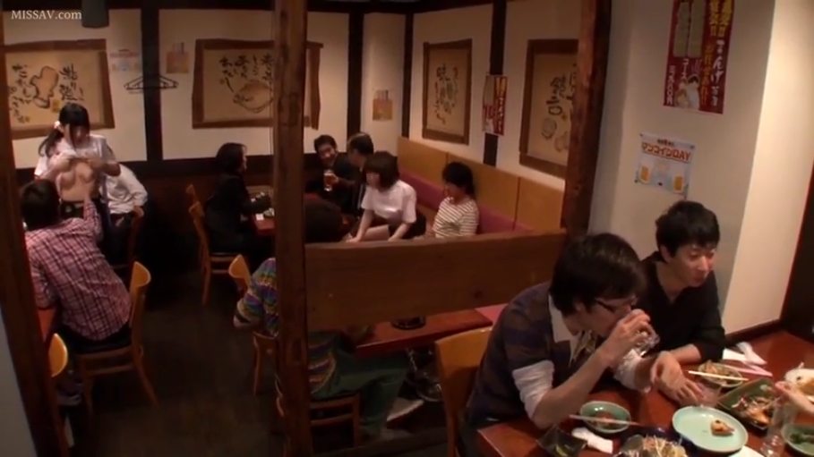 胸部特写 · 便装 · 居酒屋 · 啤酒 · 无所谓 · 公共场合暴露