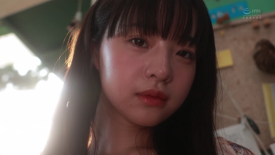 室内 · 眼睛特写 · 眼神直视 · 光线明亮