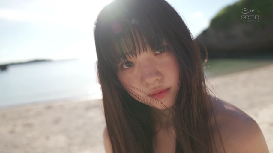 淡然 · 眼神特写 · 海滩 · 逆光拍摄 · 半裸或无肩带上衣