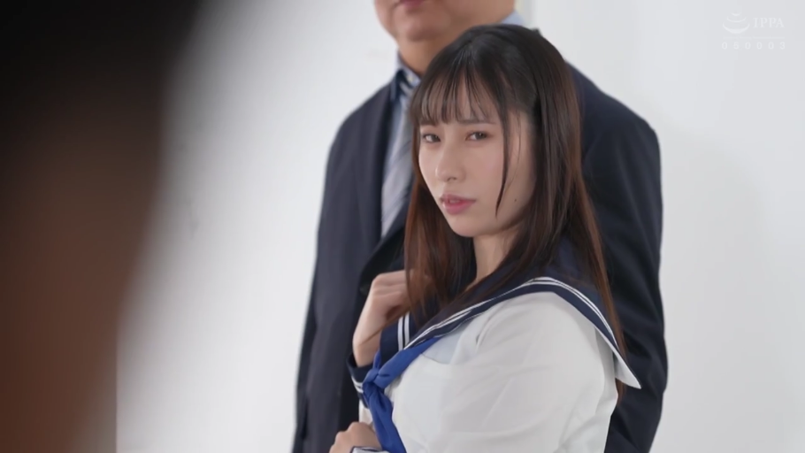 肩部特写 · 办公室 · 凝视 · 深色西装外套