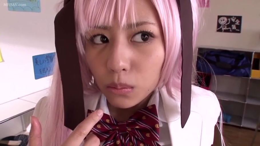 教室 · 警惕 · 脸部特写 · 条纹领结 · 发带