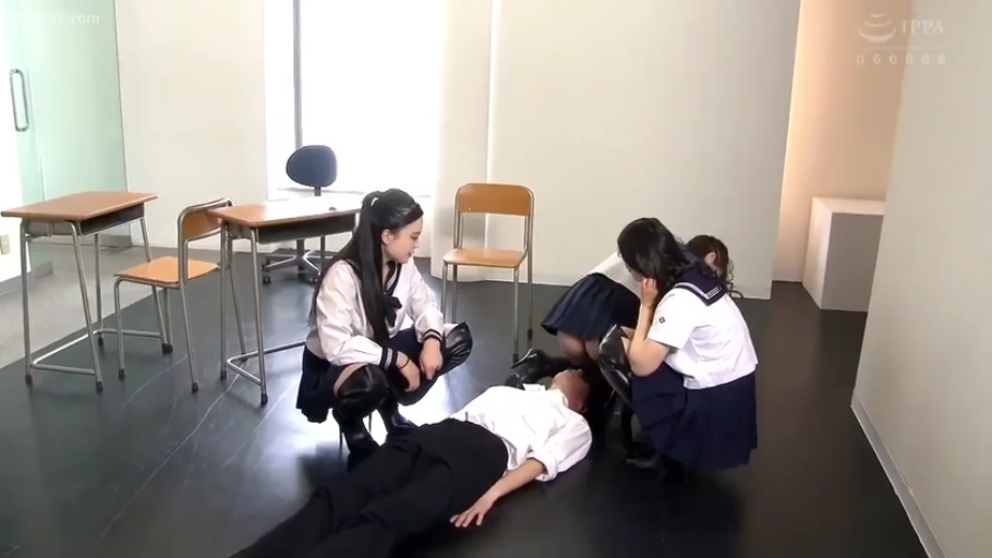 教室 · 服从 · 长筒靴 · 头部区域 · 多人性行为