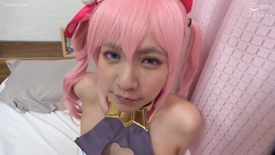 脸部特写 · 卧室 · 深情注视 · 动漫角色扮演服 · 假发 · 画质清晰