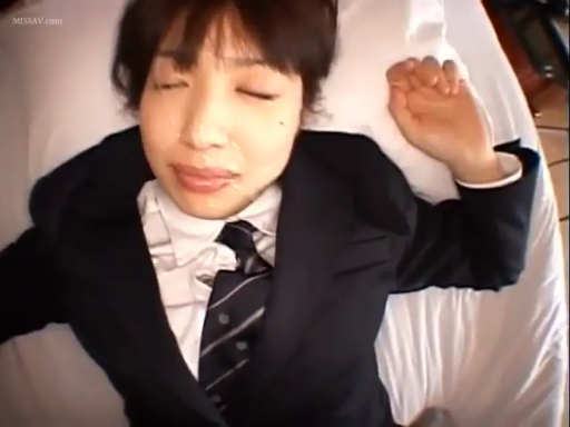 嘴边和下巴的精液 · 酒店 · 潮后余韵 · 深色西装外套 · 中出后 · 脸上精液痕迹