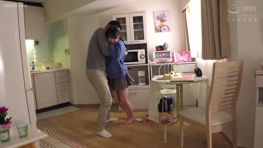 校服 · 站立 · 全景 · 拥抱 · 居家 · 厨房 · 惊慌 · 家具