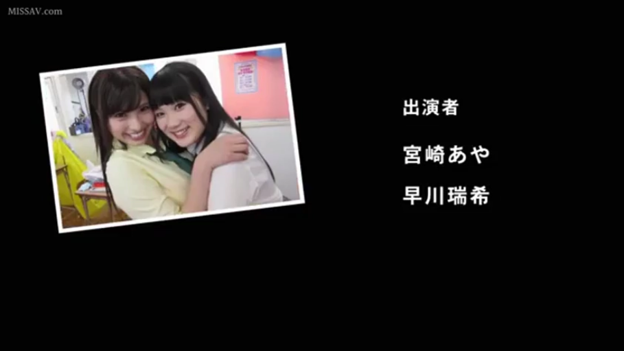 教室 · 脸部特写 · 衬衫 · 甜美微笑
