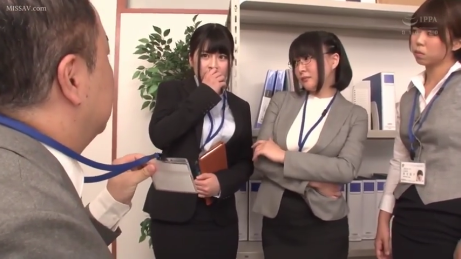 办公室 · 站立 · 职业装 · 职场 · 对峙 · 工作证 · 鄙视